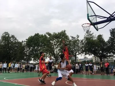 凯斯勒12投全中创湖人队史纪录，东契奇回应首秀